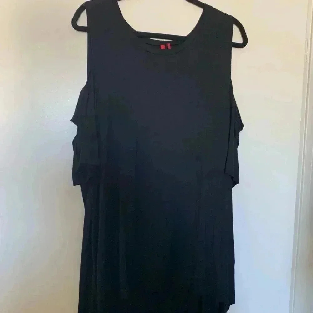 Open Shoulder Short Sleeve Hi-Lo Short Black Top in SIze 2X